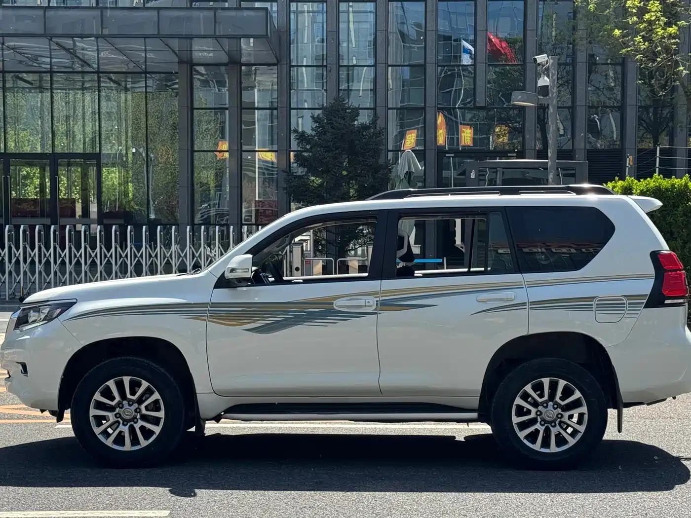 Toyota Prado 2018 3.5L Auto TX-L фото 3