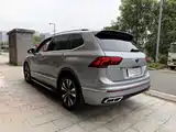 Photo 6 - Volkswagen Tiguan L