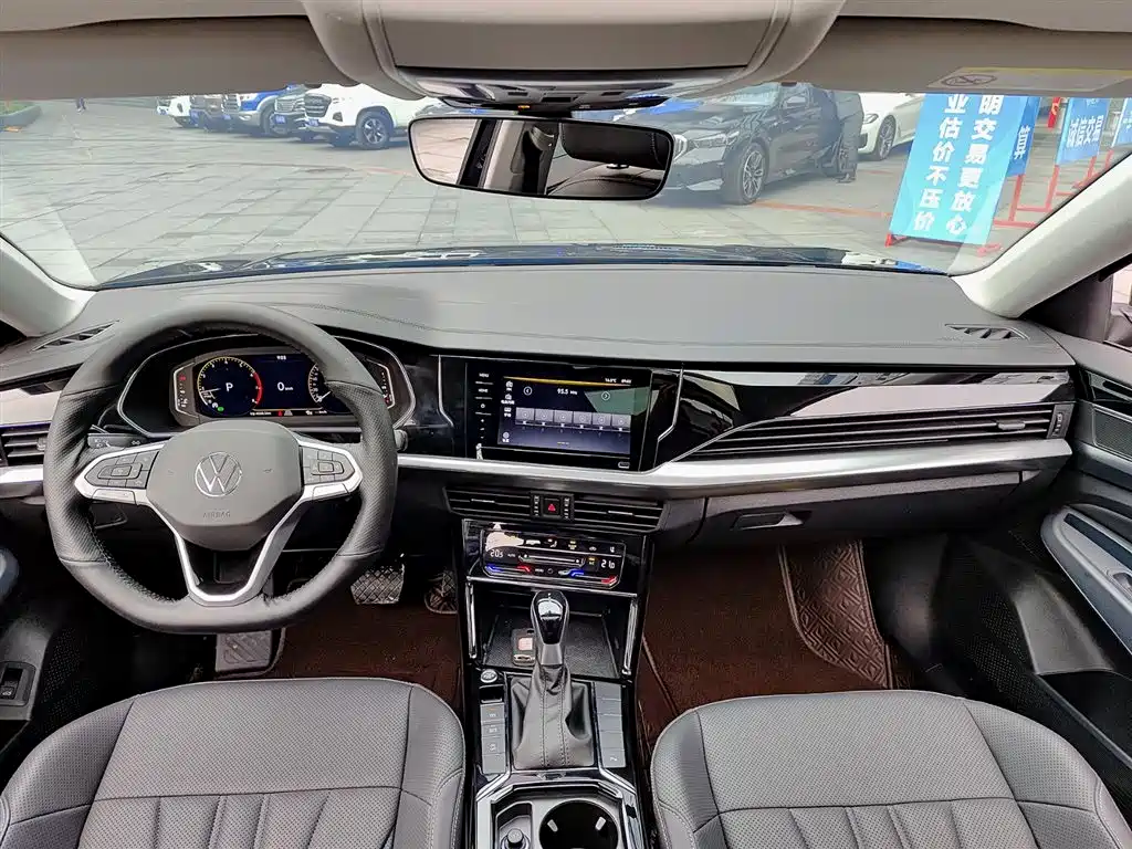 Volkswagen Passat 2025 Outstanding 330TSI Elite Edition фото 10