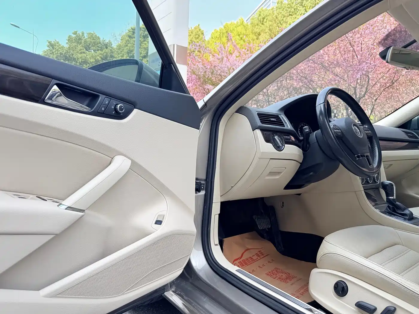 Volkswagen Passat 2014 1.8TSI DSG Executive Edition фото 12