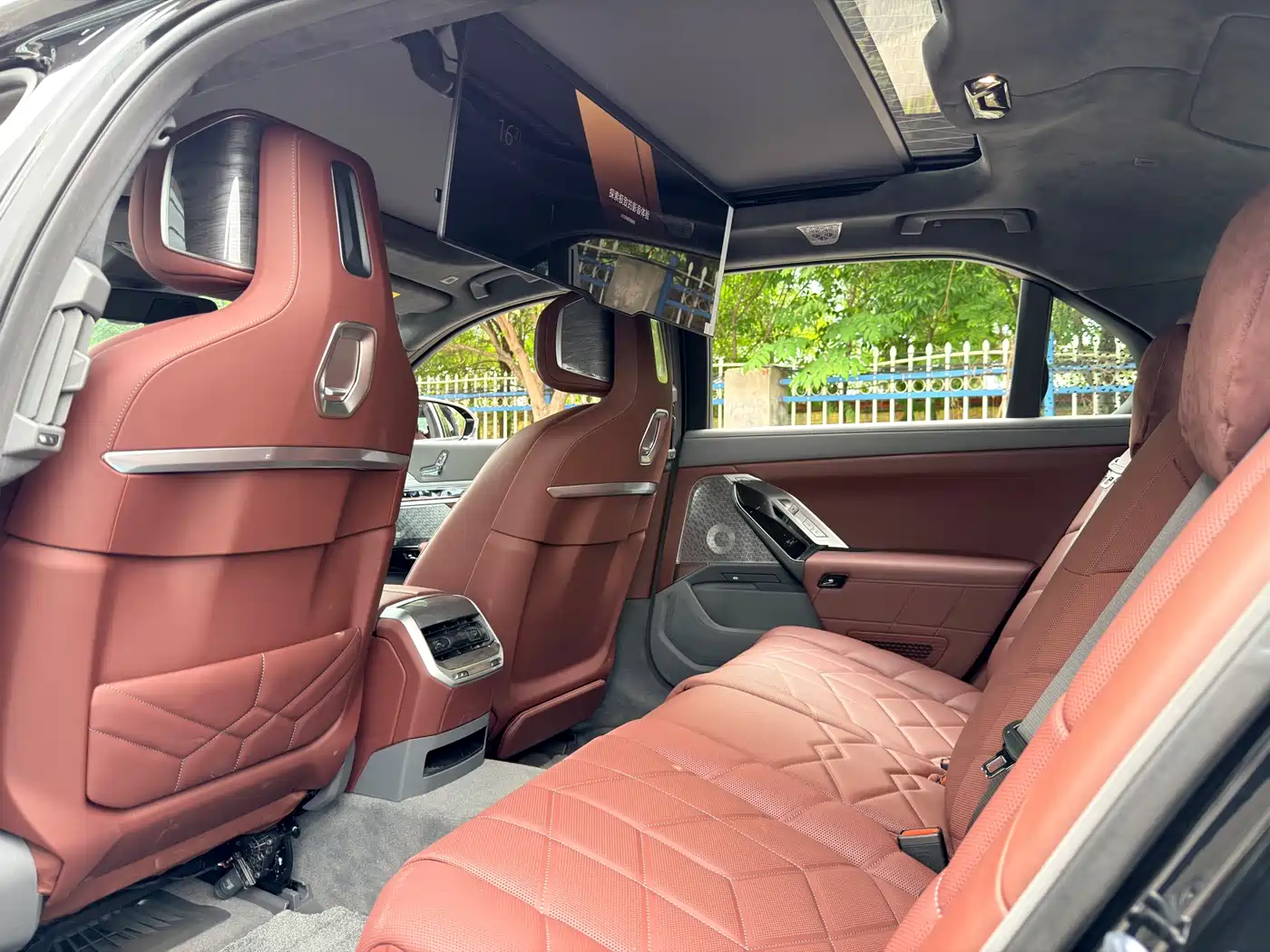 BMW i7 2023 Model xDrive60L M Sport Package фото 8