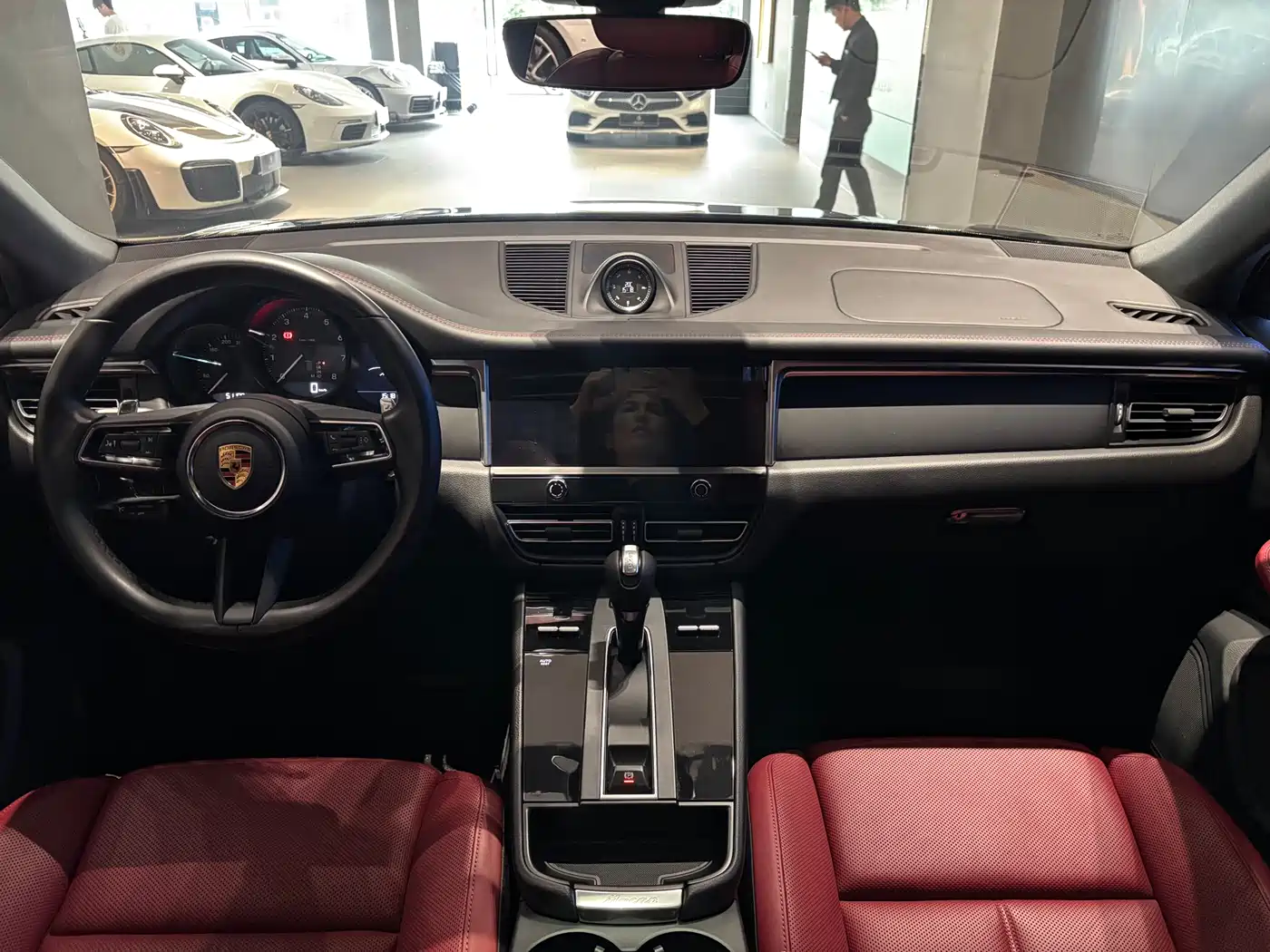 PORSCHE MACAN
