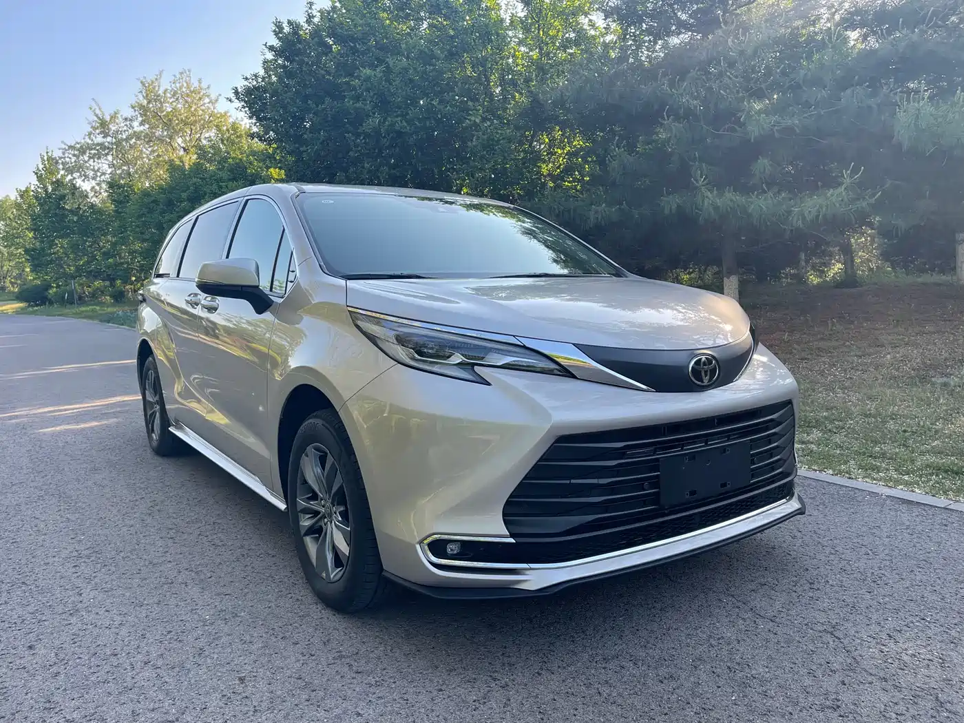 Toyota Sienna 2026 Model 2.5L Hybrid 2WD Comfort Edition фото 3