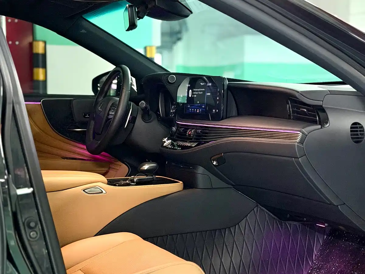 Фото 15 - Lexus LS