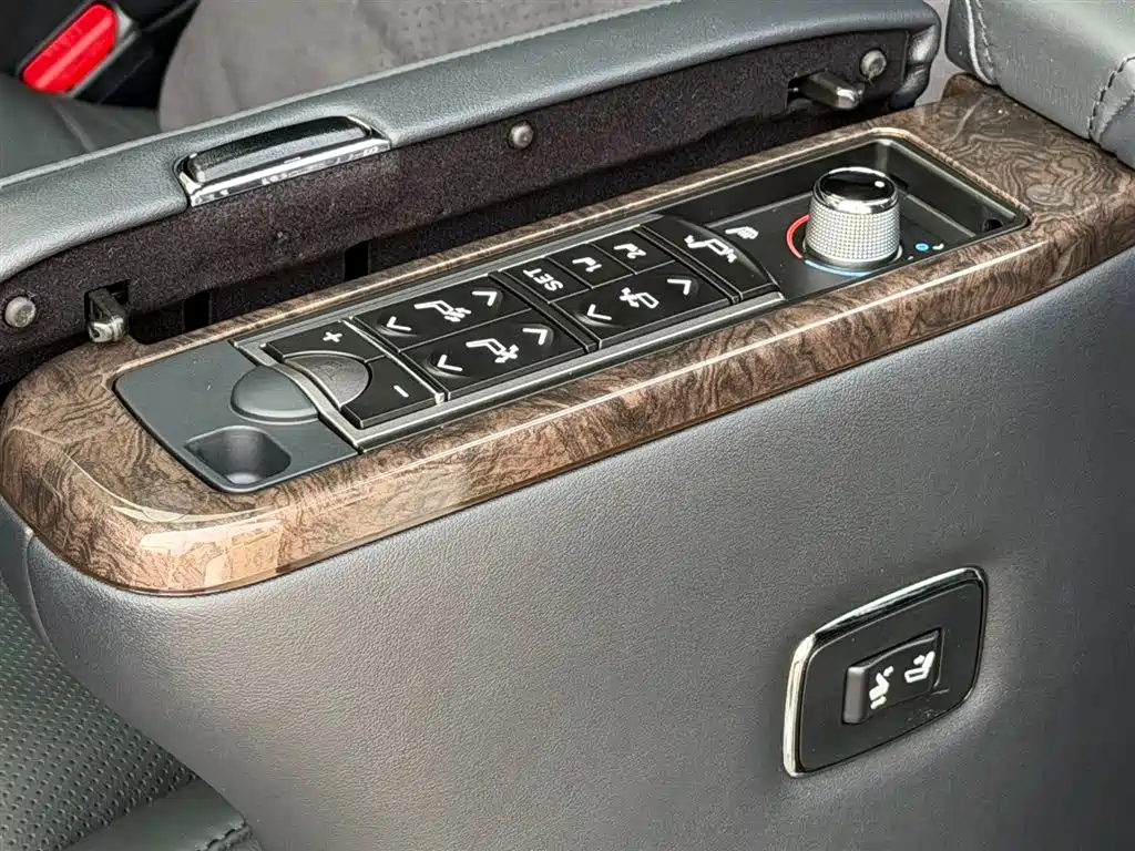 Toyota Alphard 2021 Hybrid 2.5L Premium фото 11