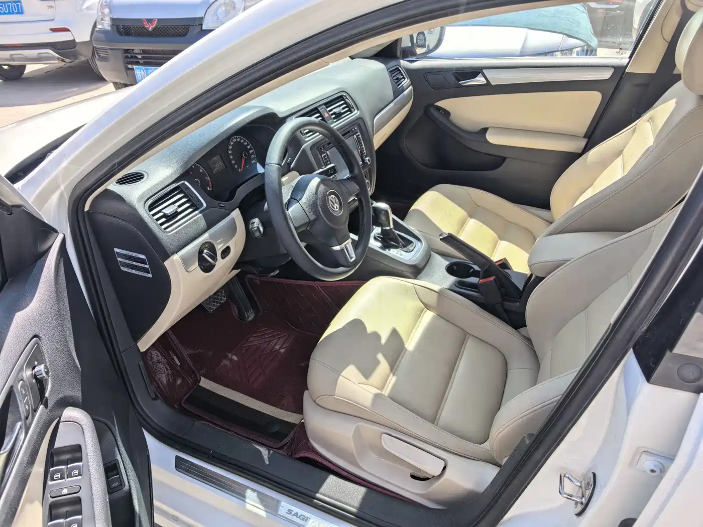 Volkswagen Sagitar 2014 Facelift 1.6L Automatic Comfort фото 3