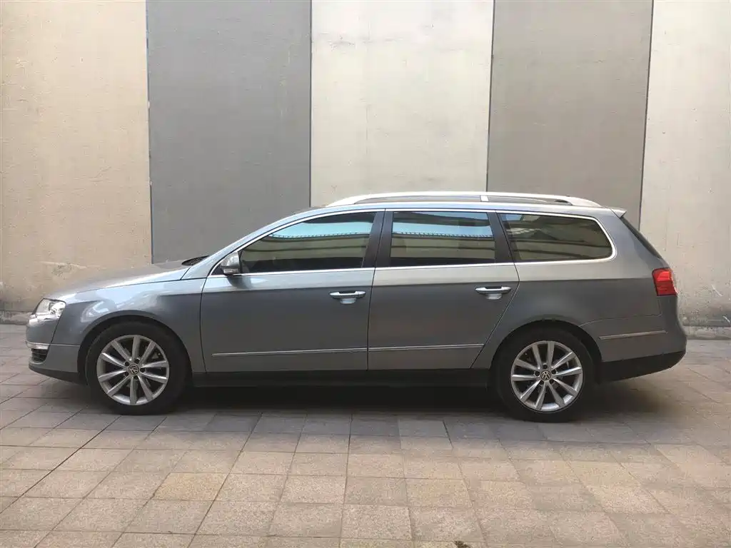 Volkswagen Passat 2011 2.0T Wagon Luxury фото 3