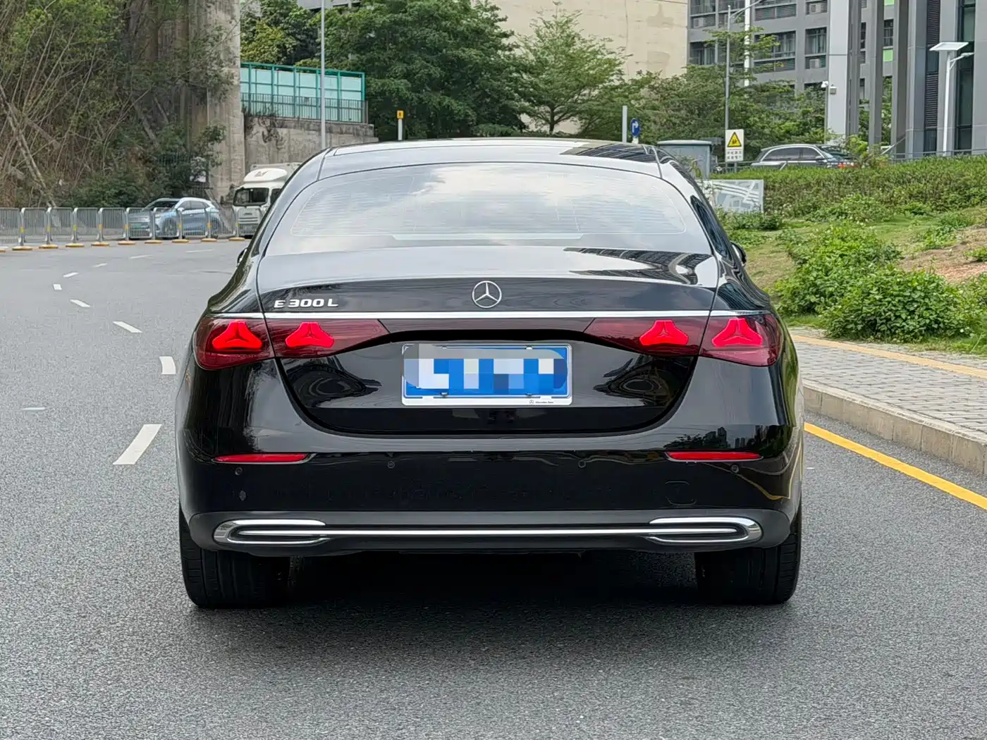 Mercedes-Benz E-Class 2024 Model E 300 L Luxury фото 5