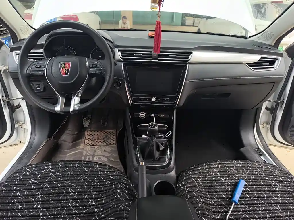 Roewe i5 2019 2019 1.5L Manual 4G-Connected Langyue Edition