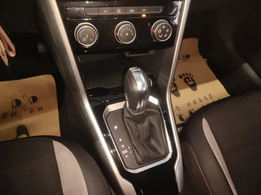 VOLKSWAGEN T-ROC EXPLORING SONGS