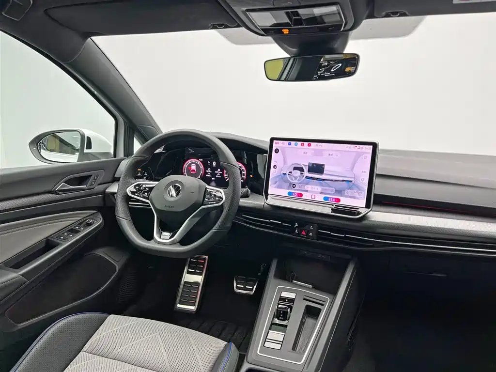 Volkswagen Golf 2025 300TSI R-Line фото 22