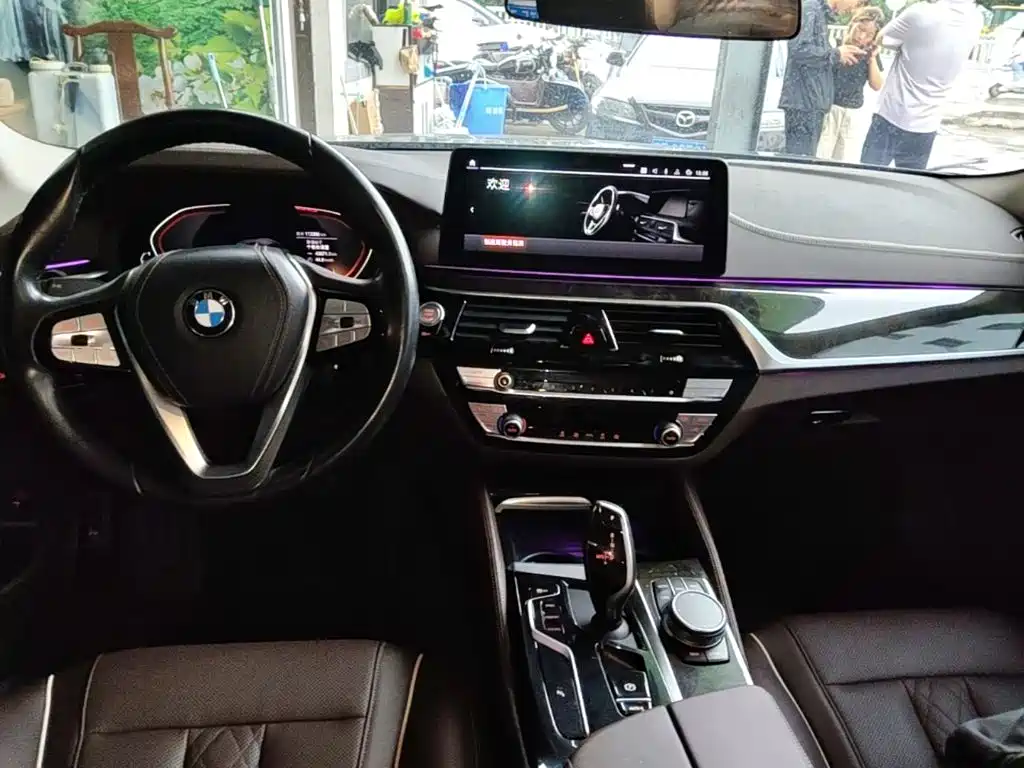 صورة 10 - BMW 5 Series