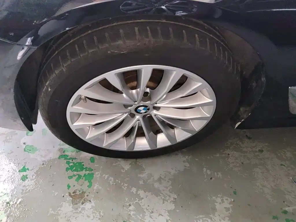 صورة 23 - BMW 5 Series