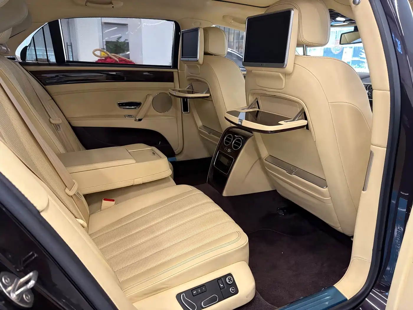 Photo 8 - Bentley Flying Spur