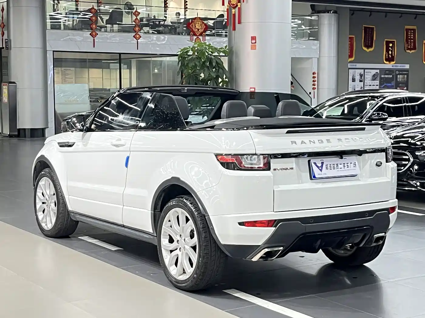 Land Rover Range Rover Evoque (Import) 2017 2.0T Convertible фото 9