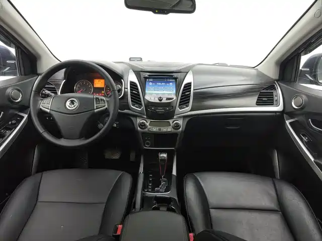 SsangYong Korando 2014 2.0L Gasoline 4WD Automatic Luxury Navigation Edition — фото 5
