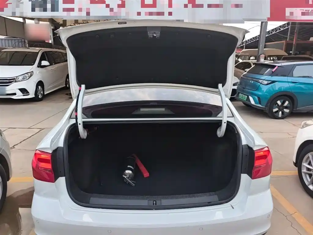 Volkswagen Bora 2017 1.6L Manual Fashion Edition фото 19
