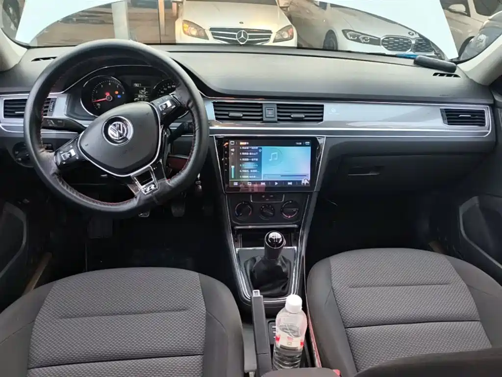 Volkswagen Bora 2017 1.6L Manual Fashion Edition фото 10