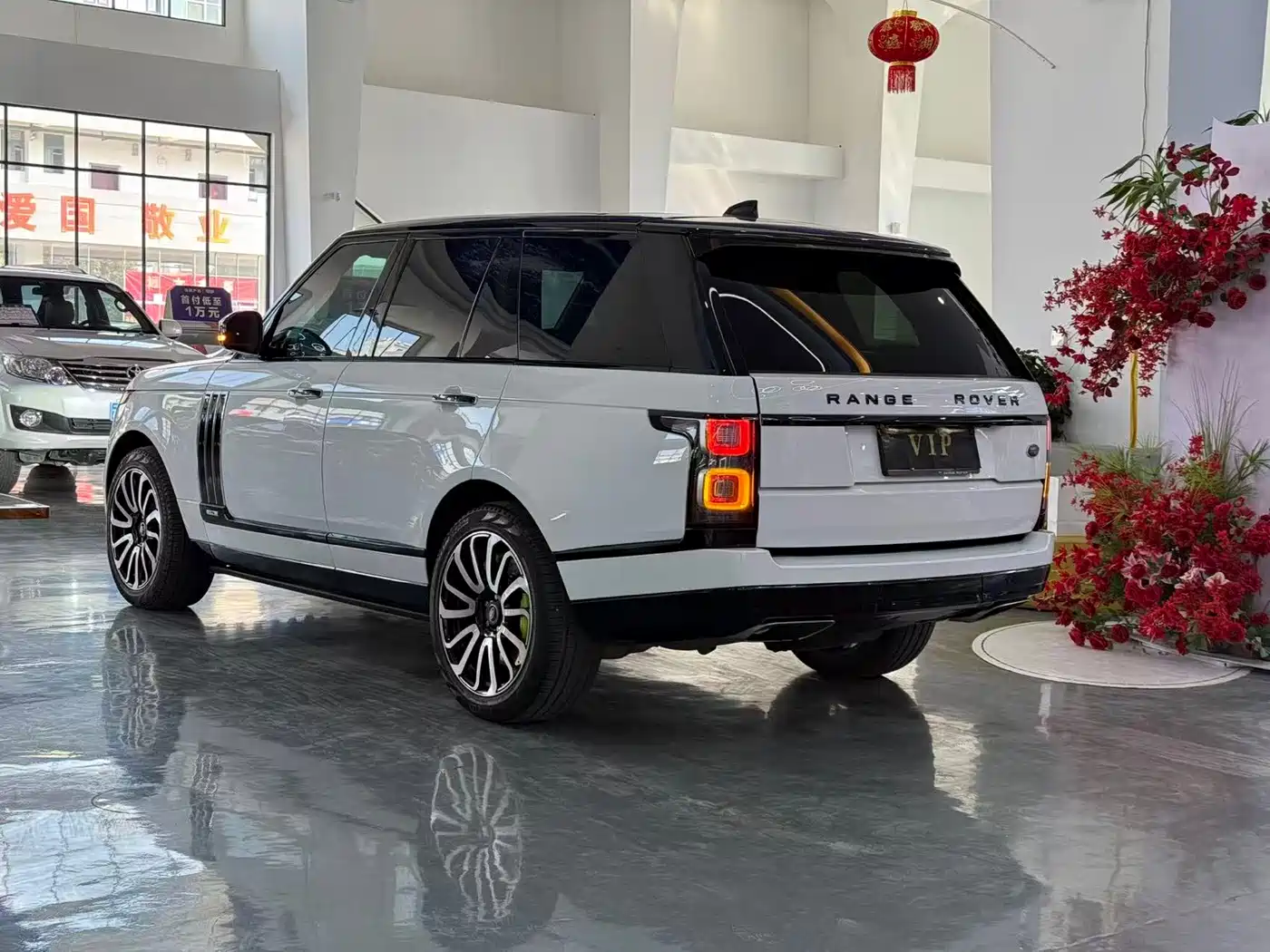 Land Rover Range Rover 2018 3.0 SC V6 Golden Age Edition фото 9