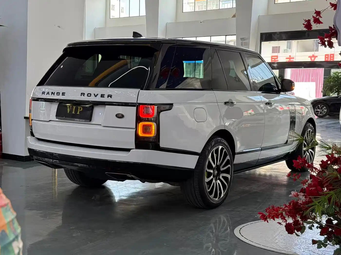 Land Rover Range Rover 2018 3.0 SC V6 Golden Age Edition фото 7