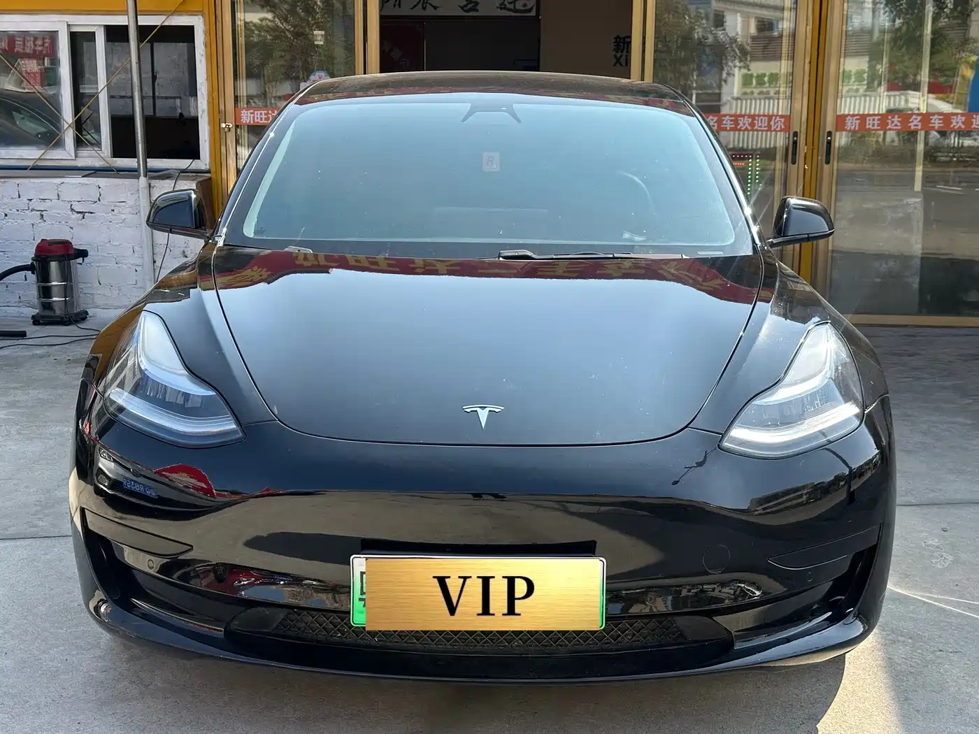 TESLA MODEL 3