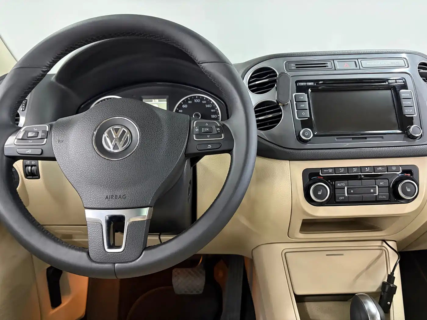 Volkswagen Tiguan 2012 2.0TSI Comfort фото 12