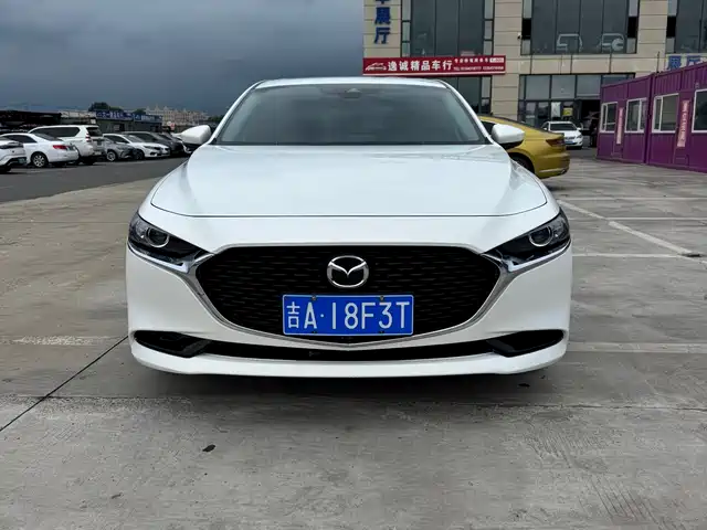 Mazda Mazda3 Axela 2022 Mazda3 2.0L Automatic Shine Edition — фото 2