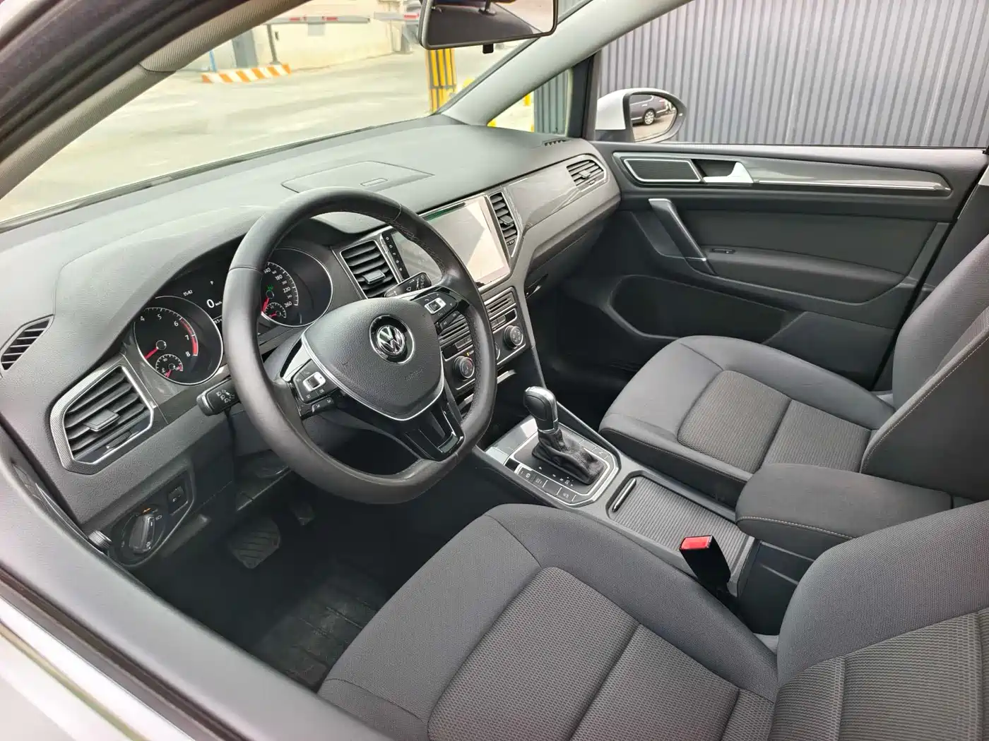 Volkswagen Golf Sportsvan 2016 230TSI Automatic Progressive фото 9