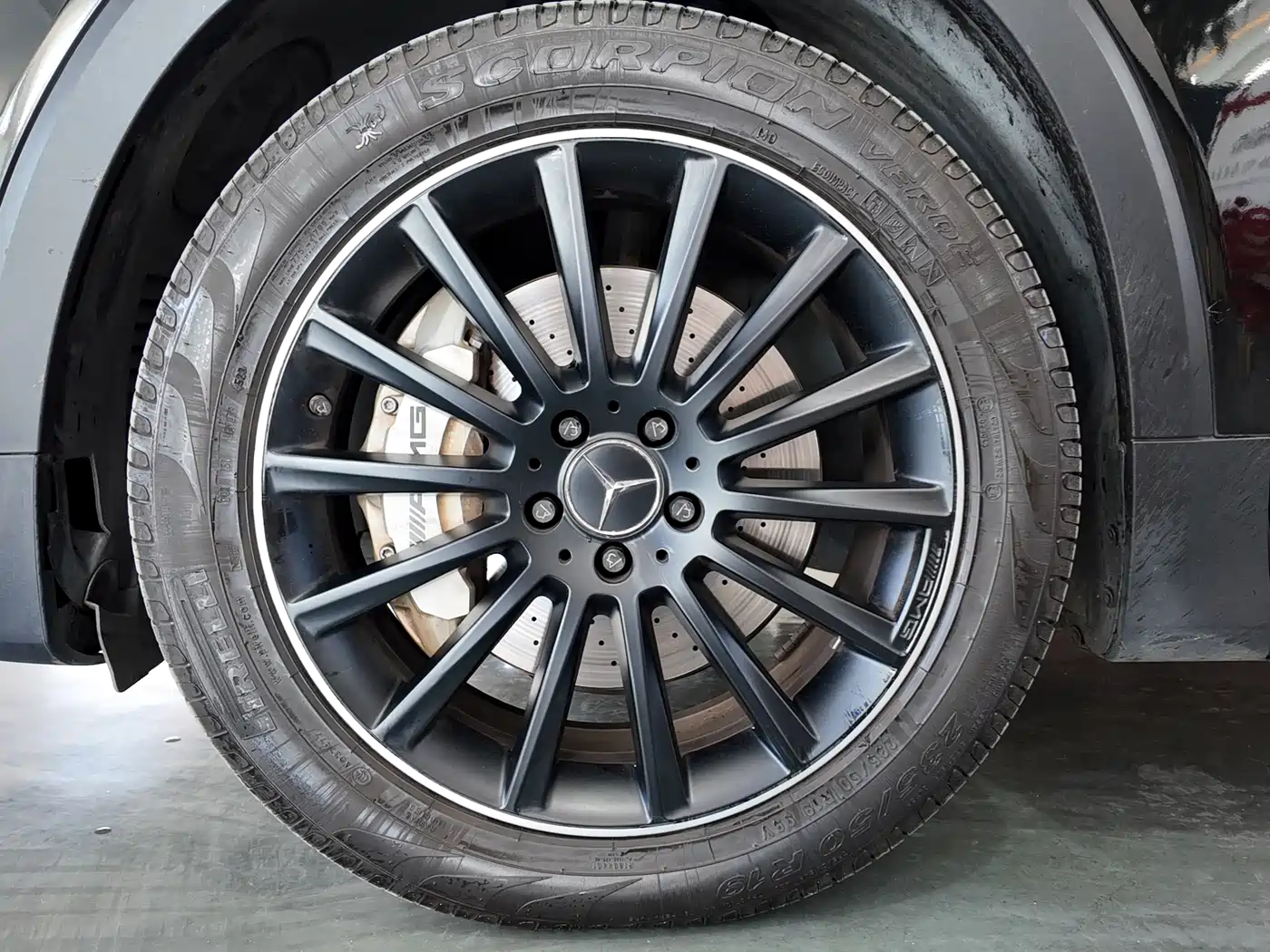 MERCEDES-BENZ GLB AMG