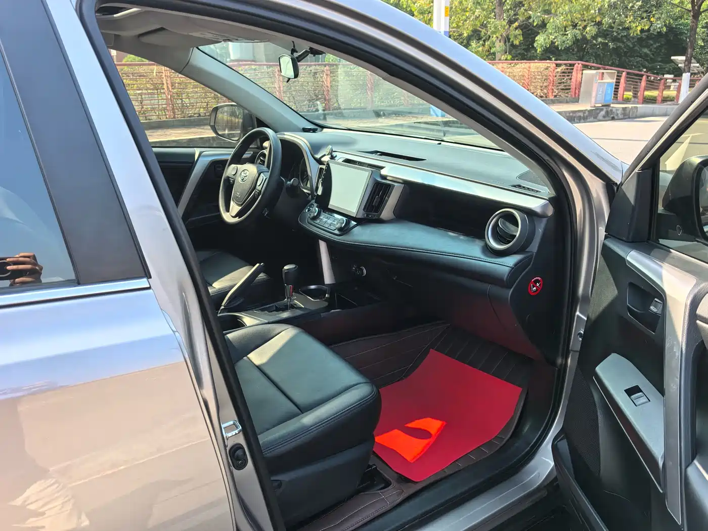 Toyota RAV4 Rongfang 2016 2.0L CVT 2WD Trend (China V) фото 19