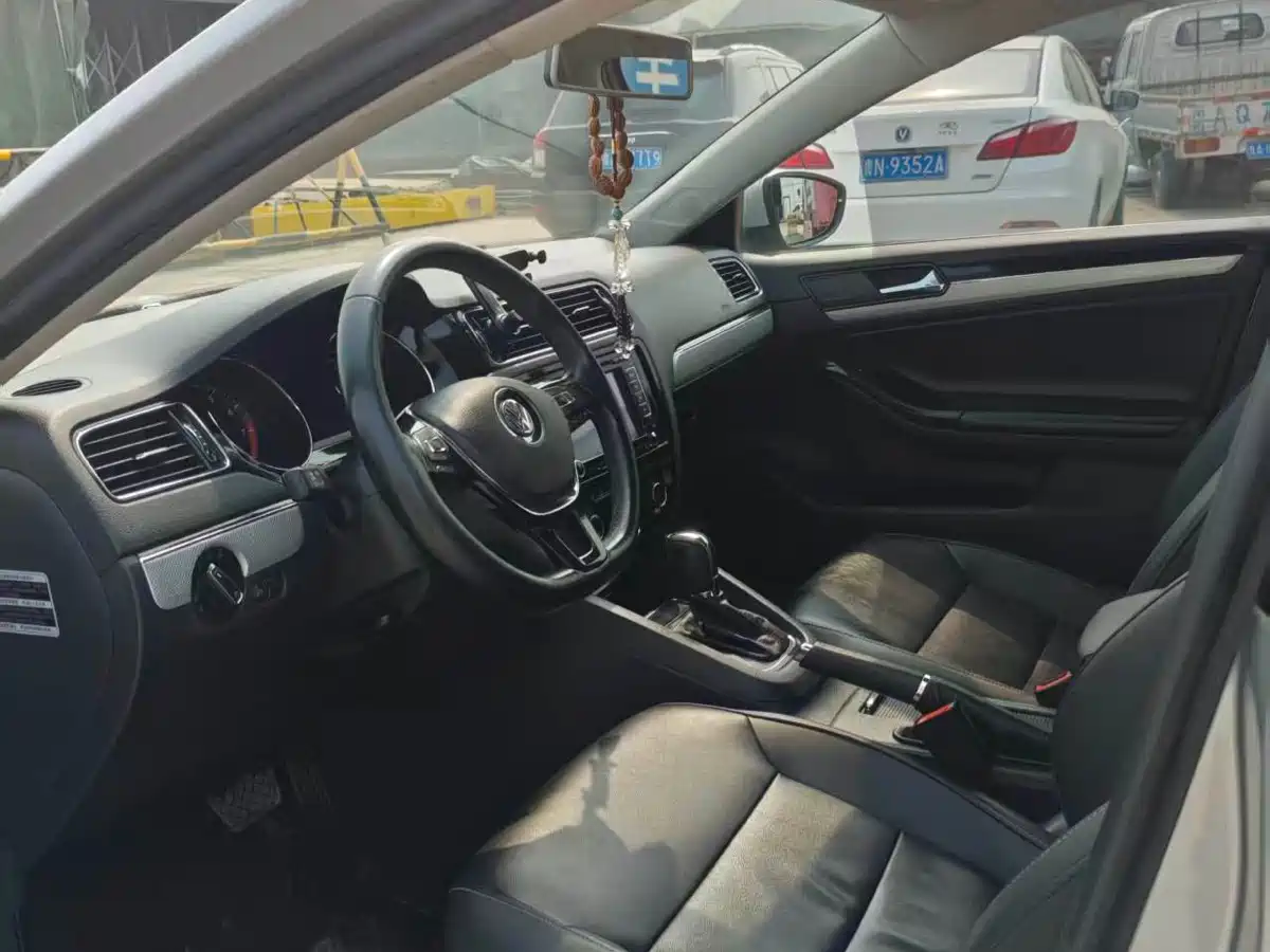 Volkswagen Sagitar 2017 1.6L Automatic Comfort фото 8