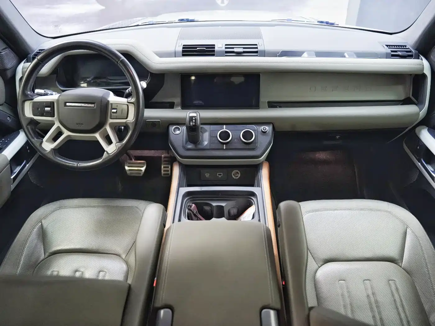 Land Rover Defender 2020 Model 110 P400 HSE фото 5