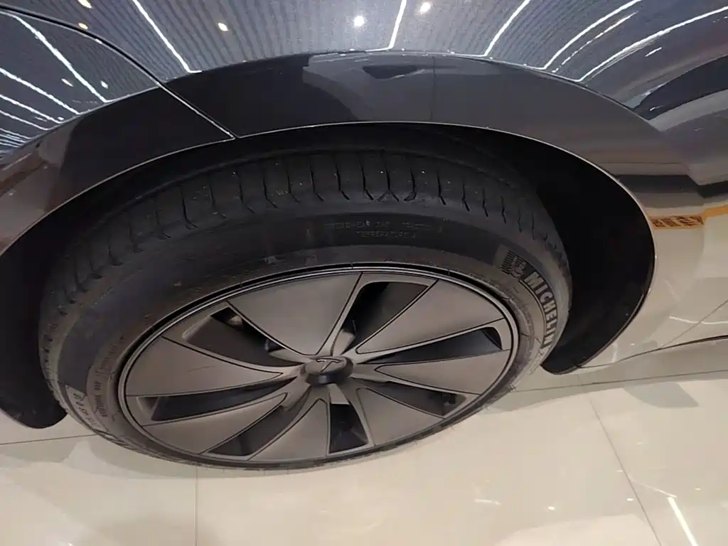 Фото 23 - Tesla Model 3
