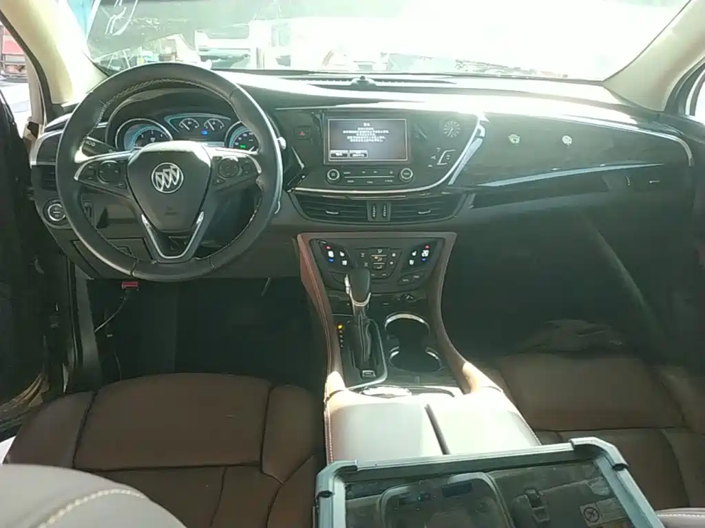 Фото 10 - Buick Envision Plus