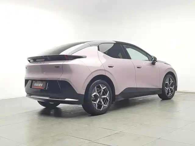 Lynk & Co Z20 2025 530km RWD Max — фото 2