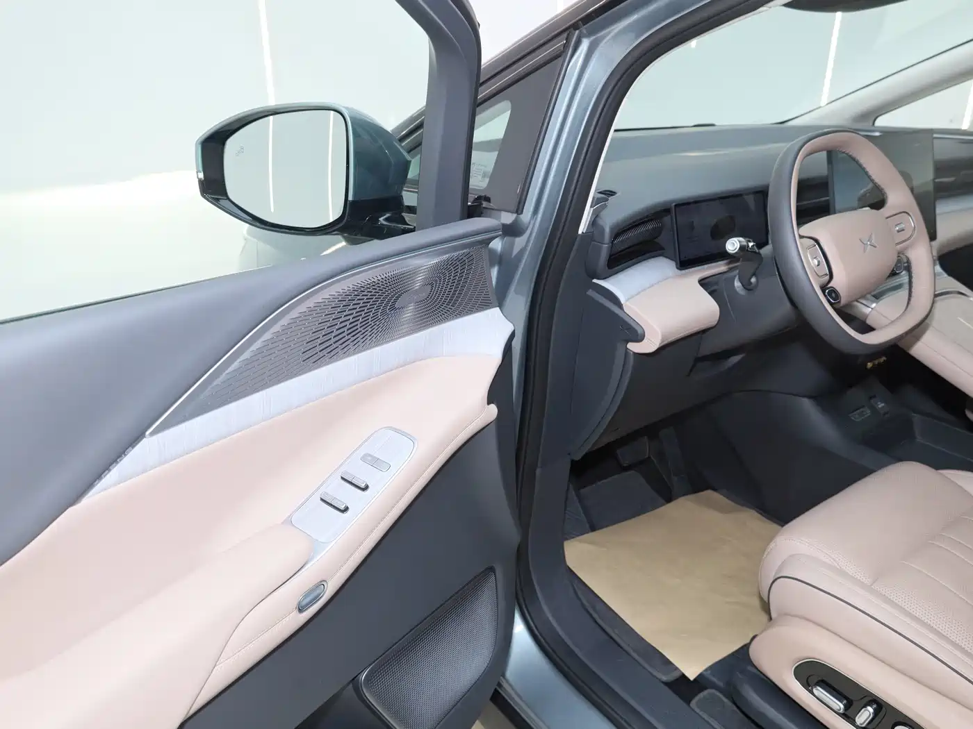 XPeng X9 2025 2025 Extended Range Edition