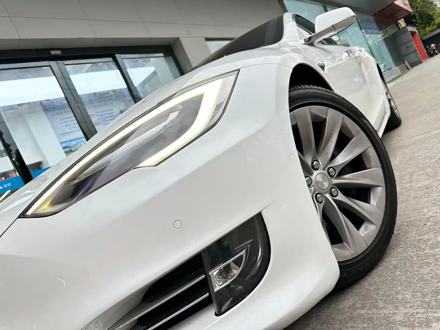 TESLA MODEL S