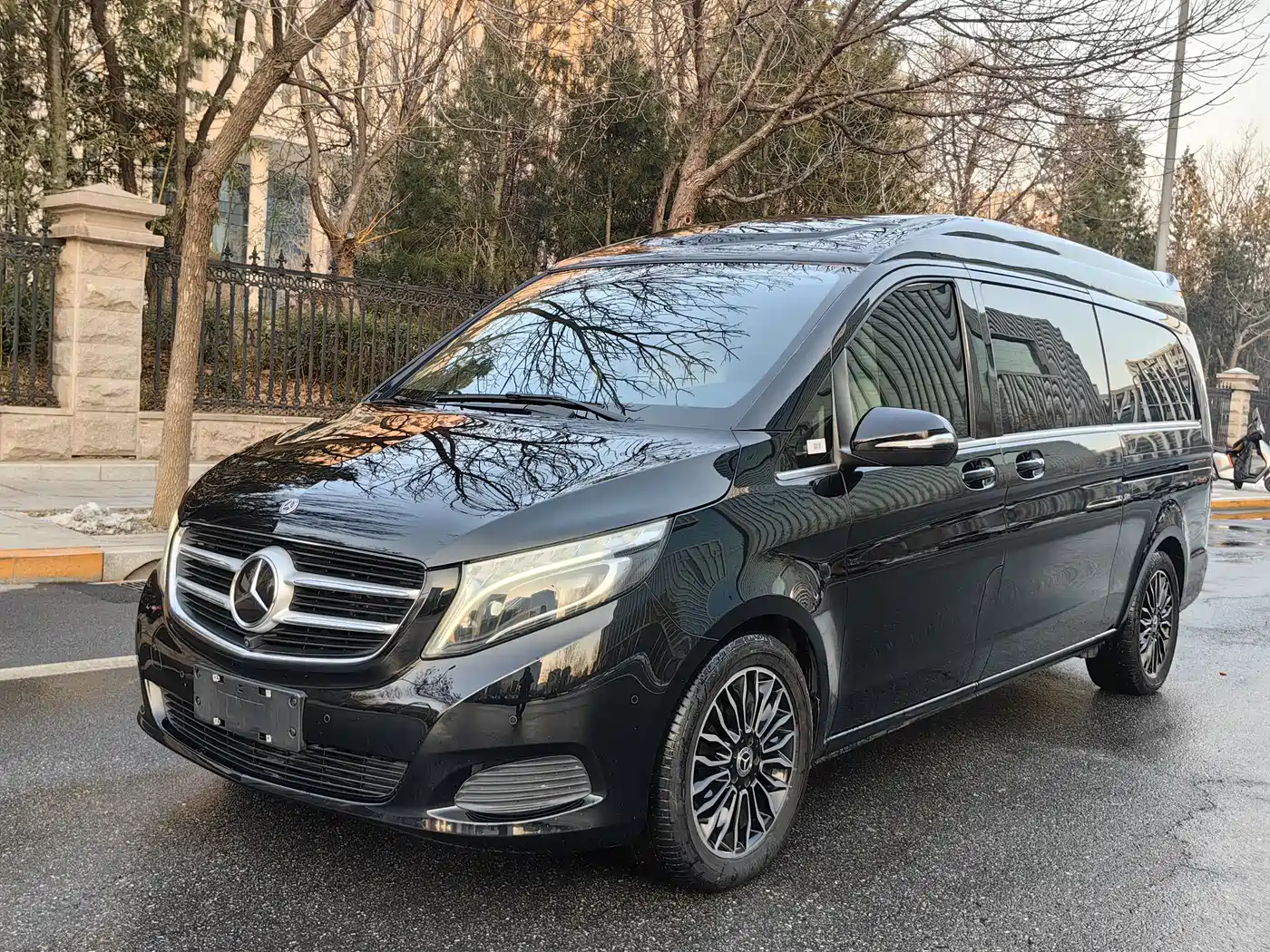 Mercedes-Benz V-Class 2018 V 260 L Premium Long Wheelbase Edition China VI