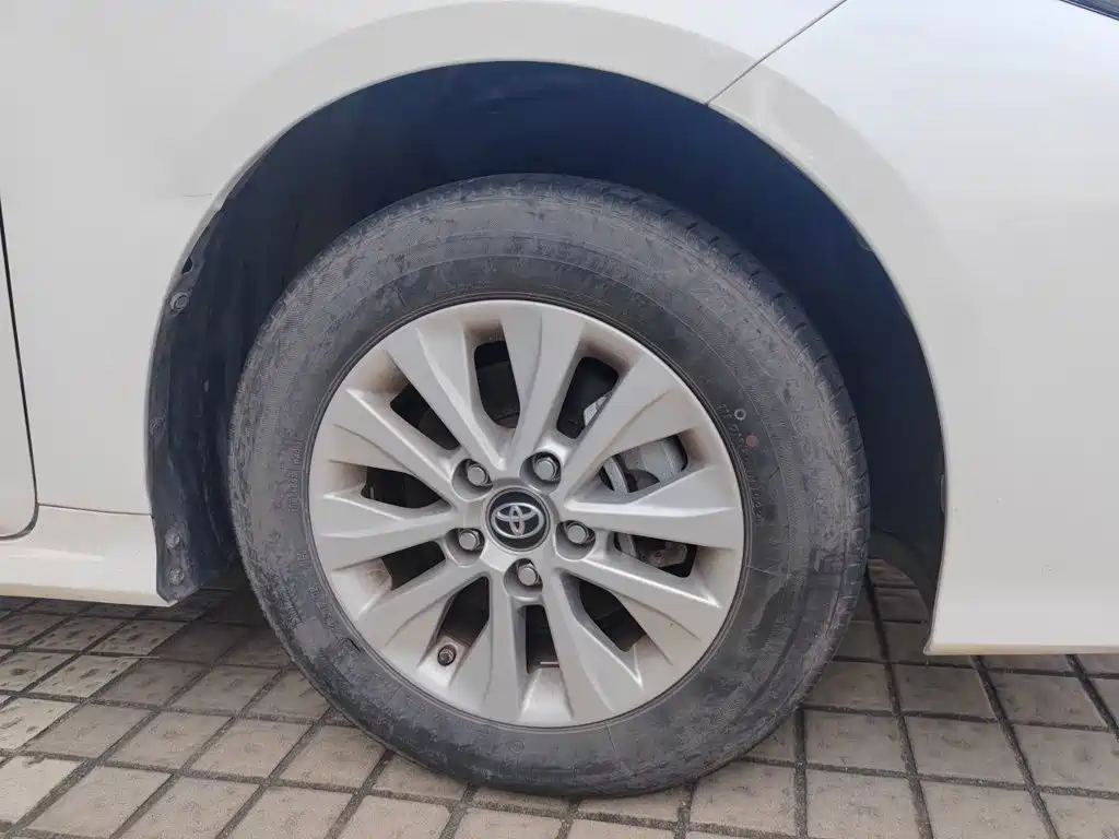 Фото 8 - Toyota Corolla