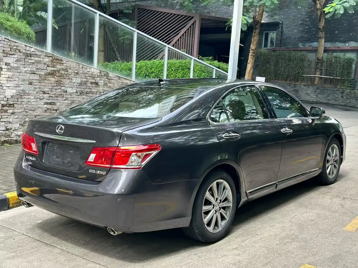 Фото 8 - Lexus ES