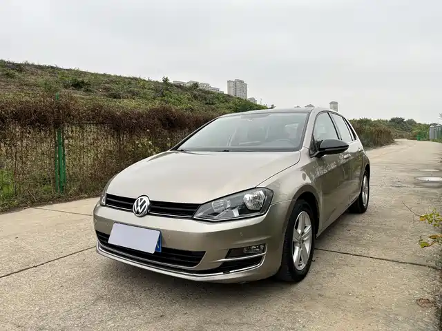 VOLKSWAGEN GOLF