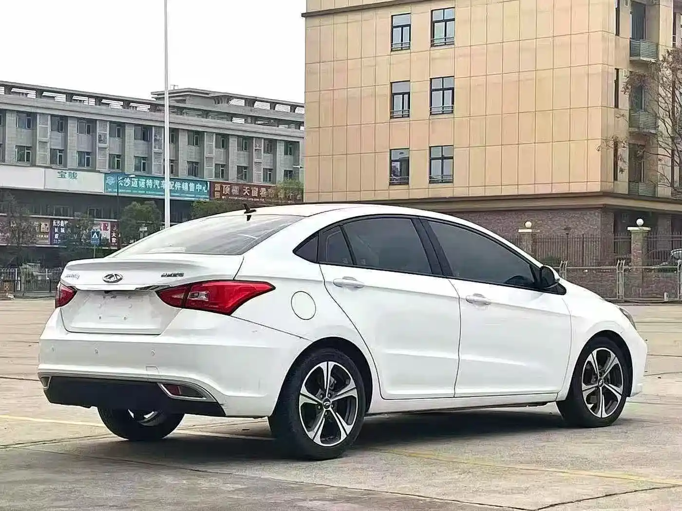 CHERY ARRIZO 5