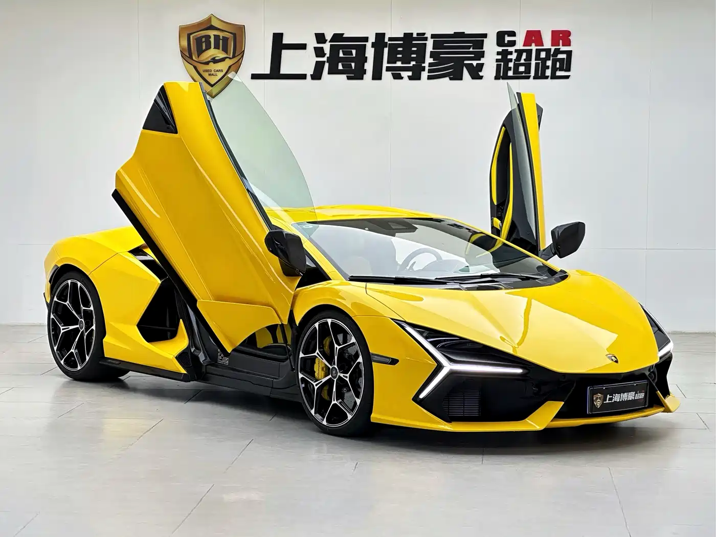 LAMBORGHINI REVUELTO