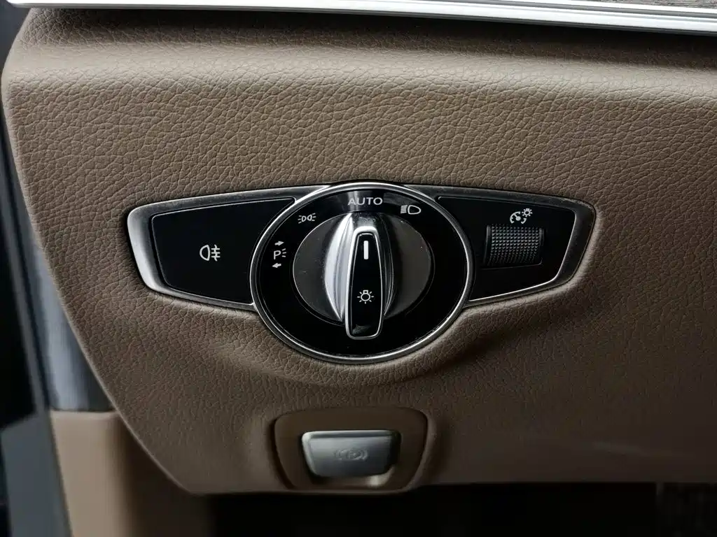 Mercedes-Benz E-Class, миниатюра 21