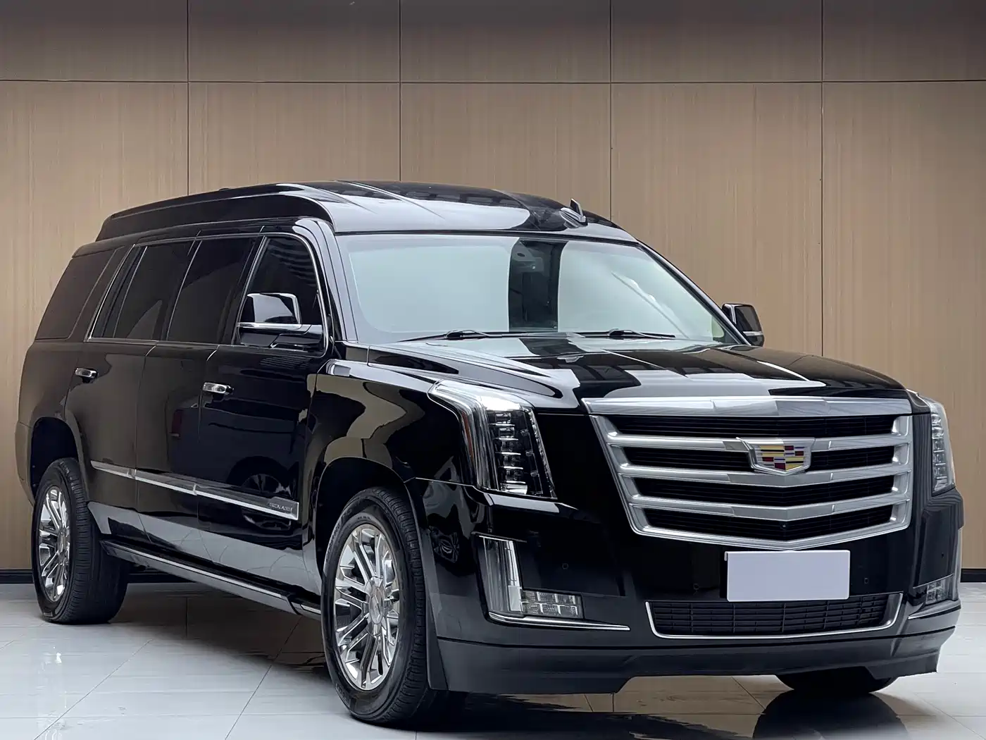 Cadillac Escalade 2017 6.2L ESV Platinum Extended фото 2