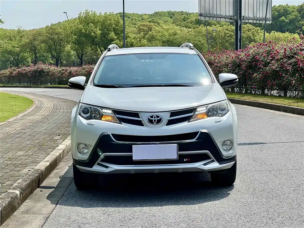 Toyota RAV4 Rongfang 2015 2.5L Automatic 4WD Elite Edition фото 2