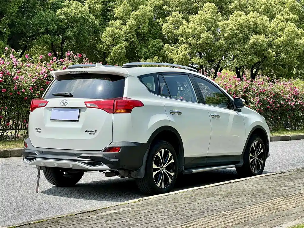Toyota RAV4 Rongfang 2015 2.5L Automatic 4WD Elite Edition фото 4