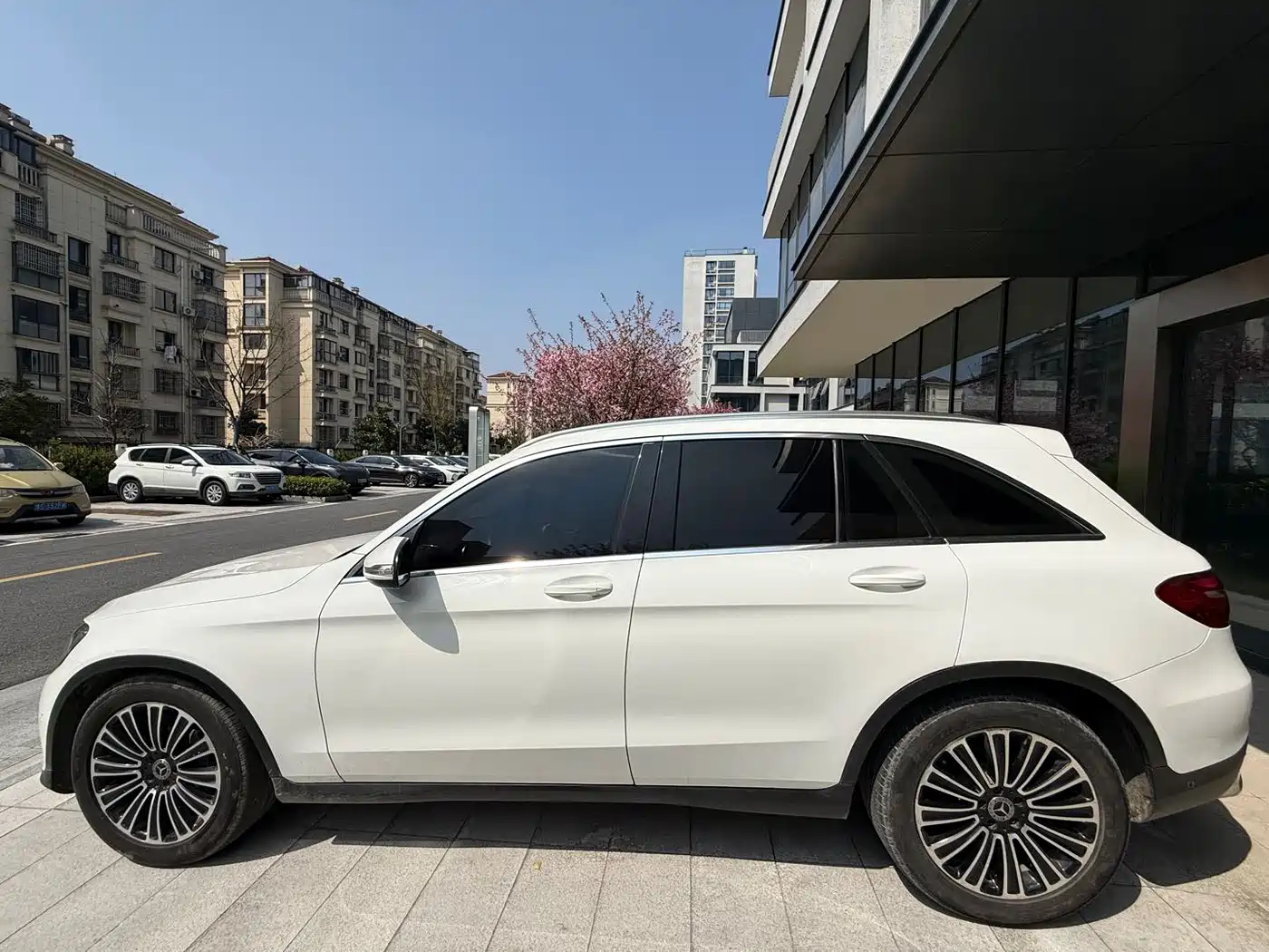 MERCEDES-BENZ GLC