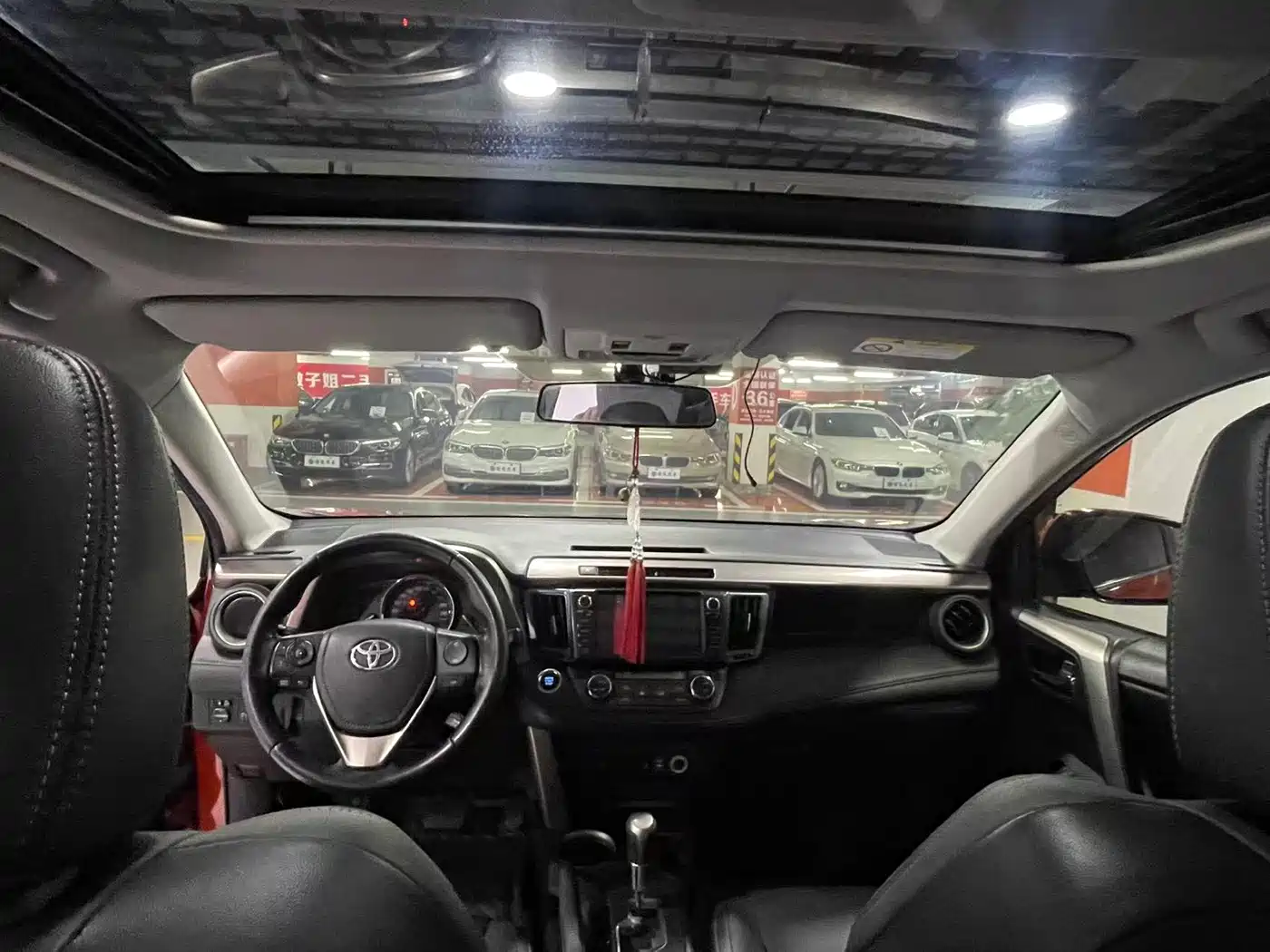Photo 6 - Toyota RAV4