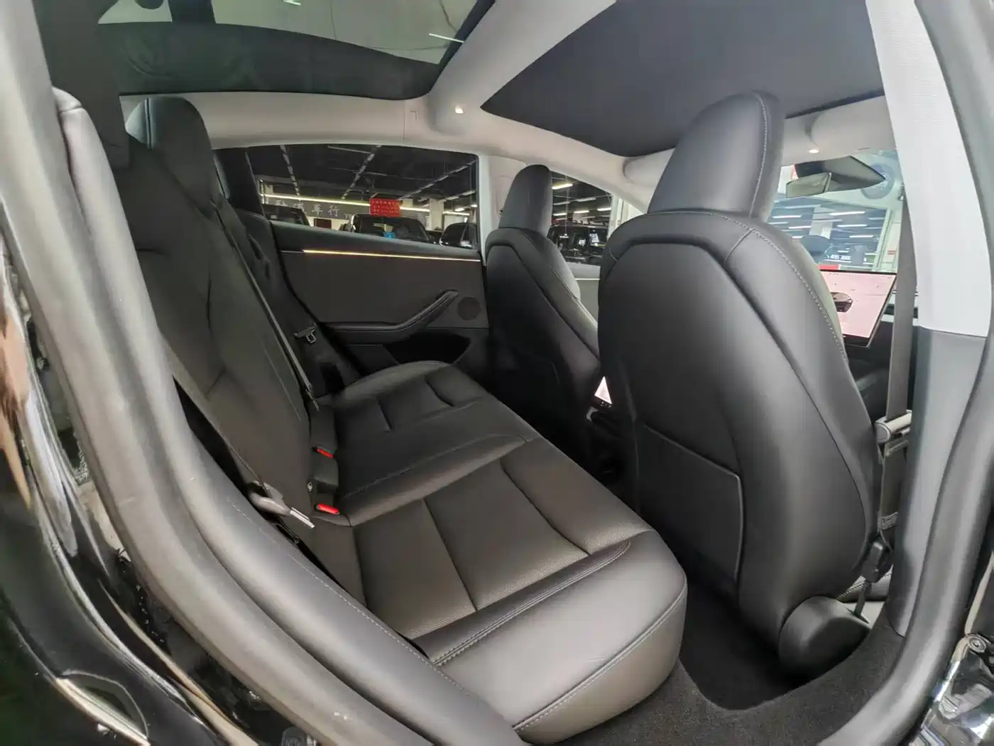 Tesla Model 3 2026 2025 Model Year Facelift Rear-Wheel Drive